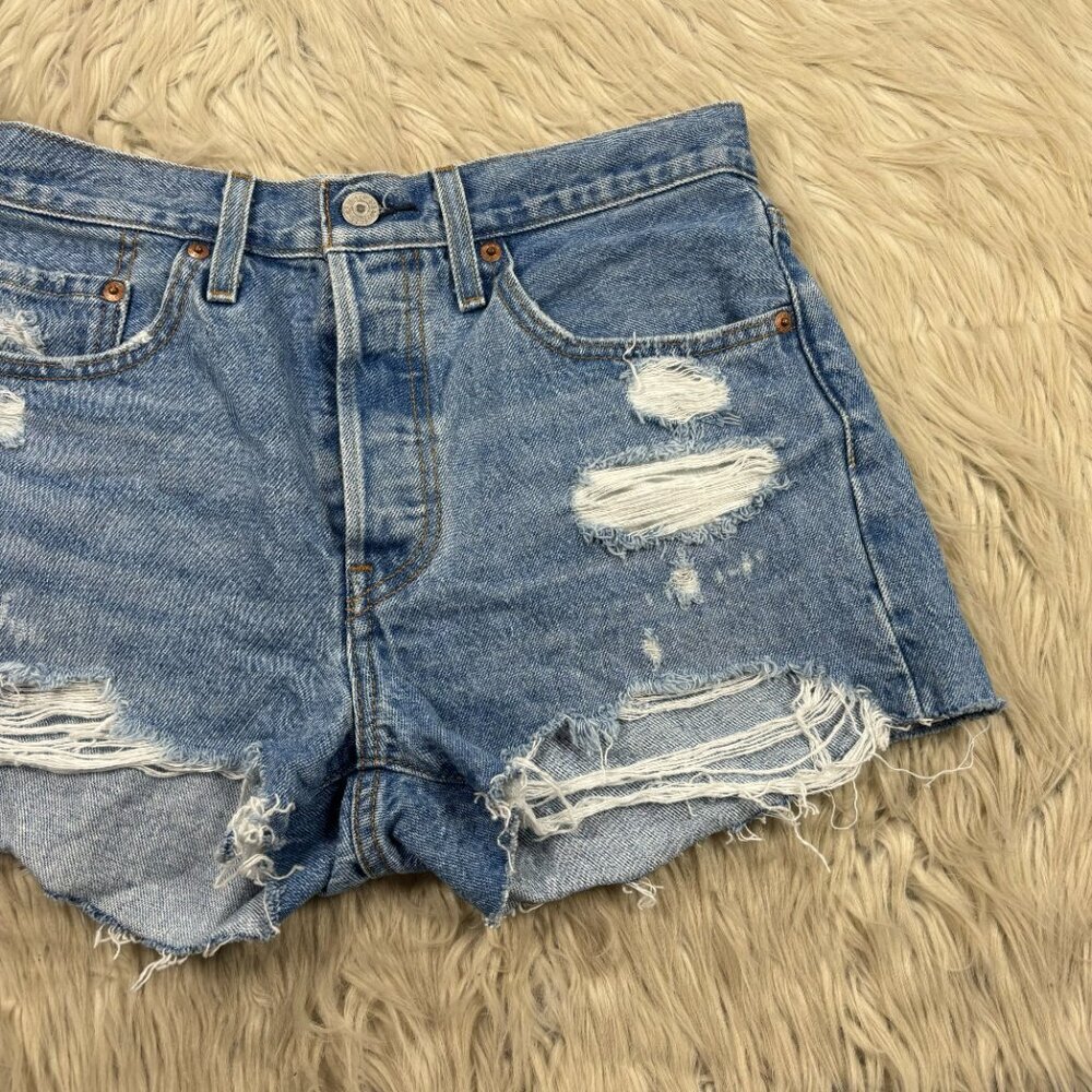 Levi's Women's Light Wash Distressed 501 Cut Off Denim Shorts - Picture 3 of 7